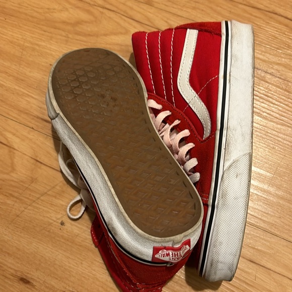 Kids Boys Sz 4 red vans lace ups great condition skate shoe - Picture 3 of 4